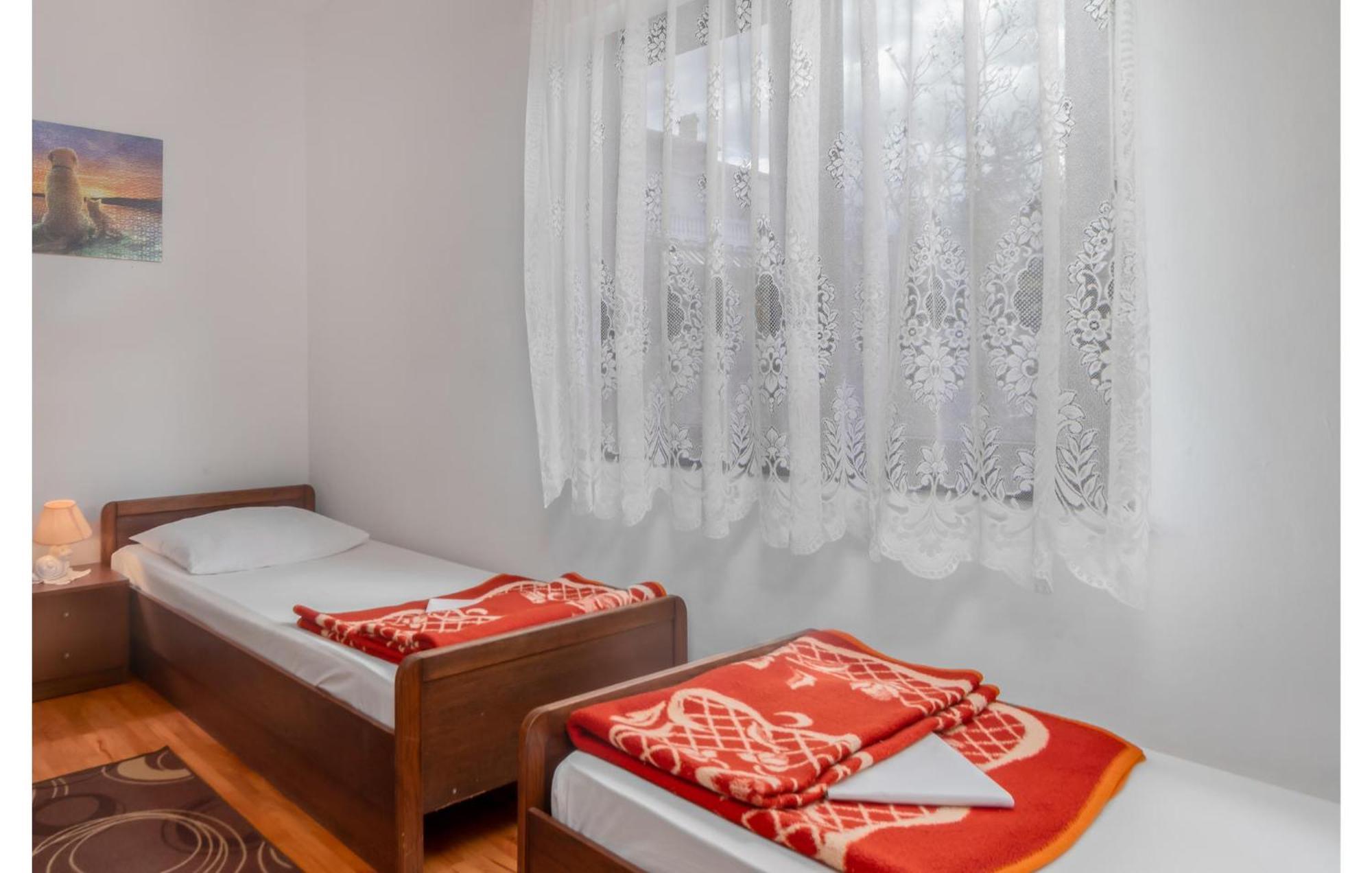 3 Bedroom Awesome Apartment In Novi Vinodolski Kültér fotó