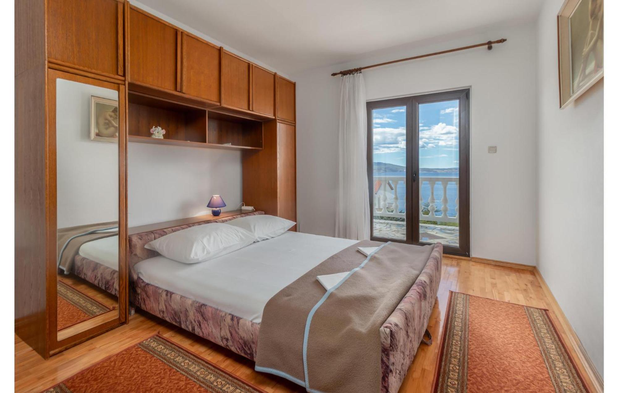 3 Bedroom Awesome Apartment In Novi Vinodolski Kültér fotó
