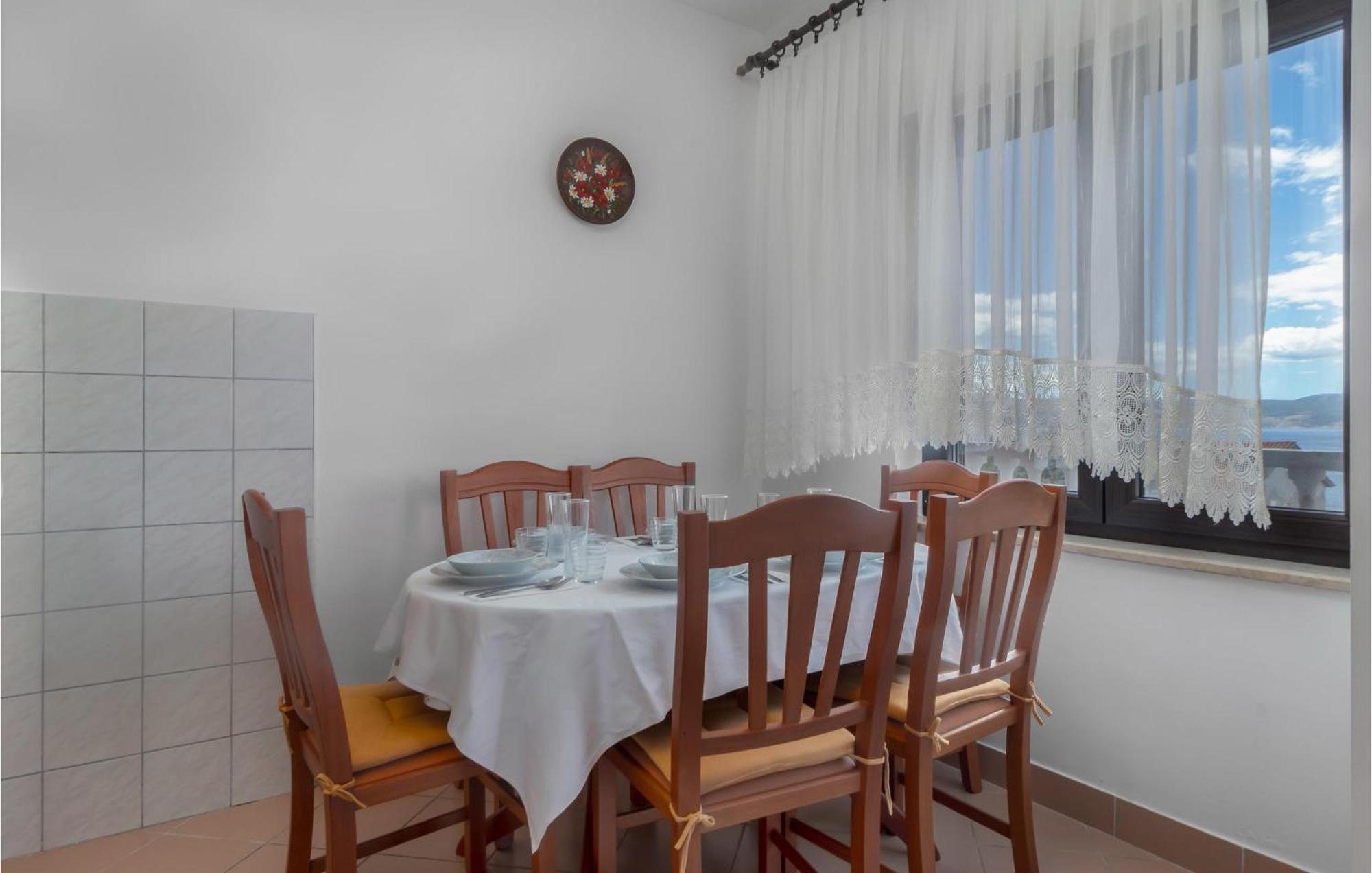 3 Bedroom Awesome Apartment In Novi Vinodolski Kültér fotó