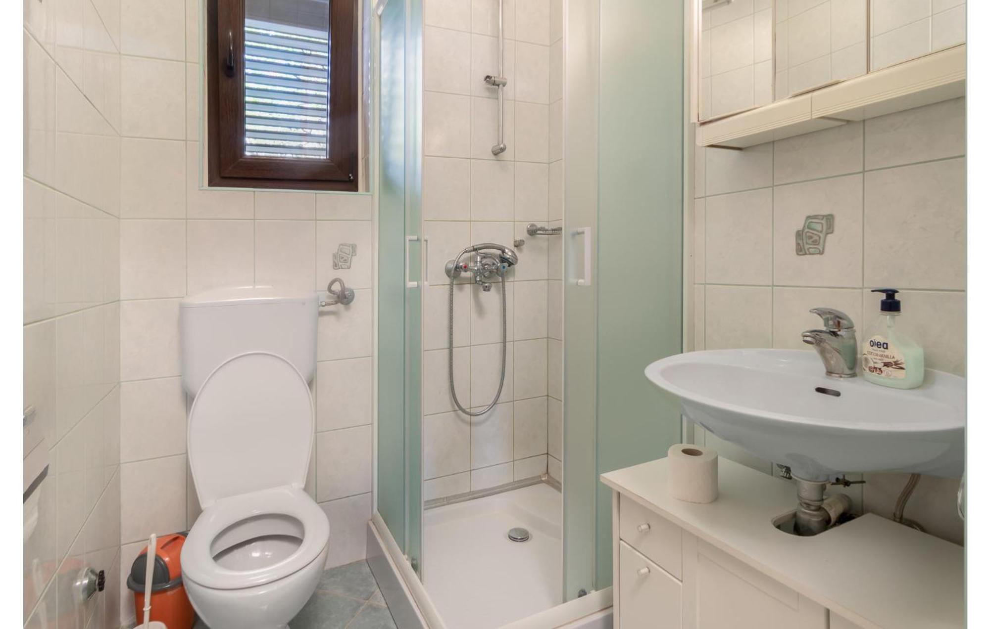 3 Bedroom Awesome Apartment In Novi Vinodolski Kültér fotó