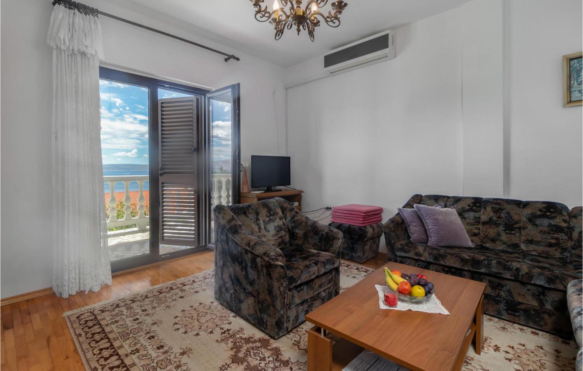 3 Bedroom Awesome Apartment In Novi Vinodolski Kültér fotó