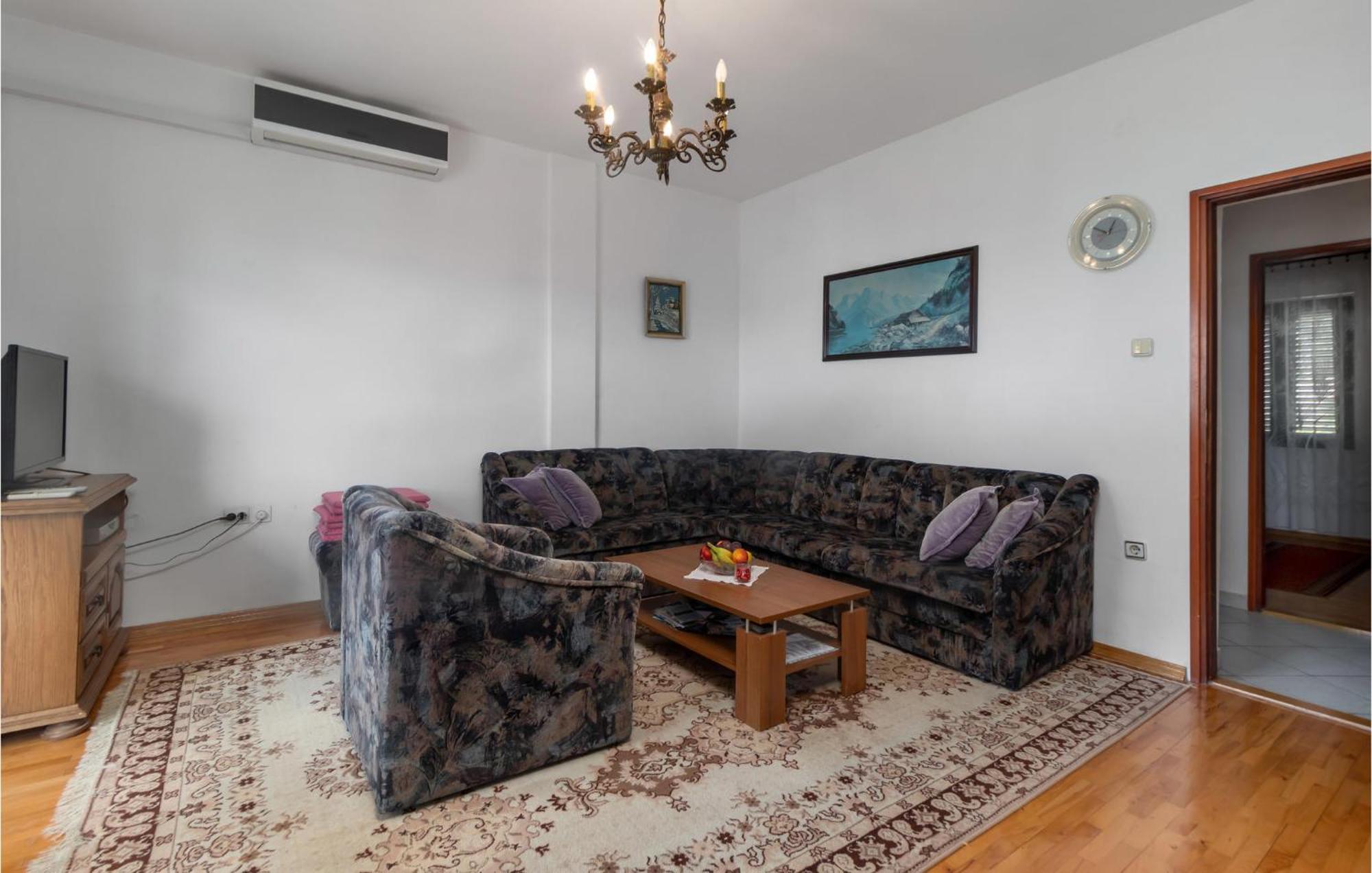 3 Bedroom Awesome Apartment In Novi Vinodolski Kültér fotó