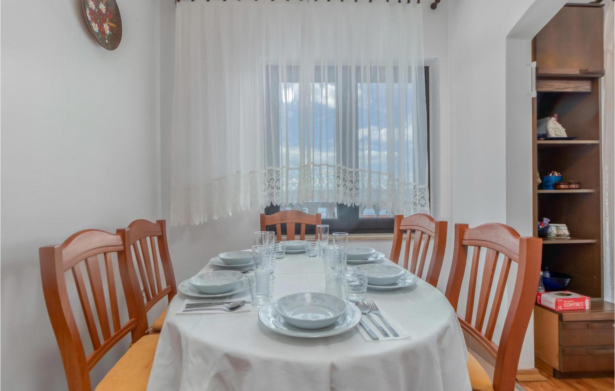 3 Bedroom Awesome Apartment In Novi Vinodolski Kültér fotó
